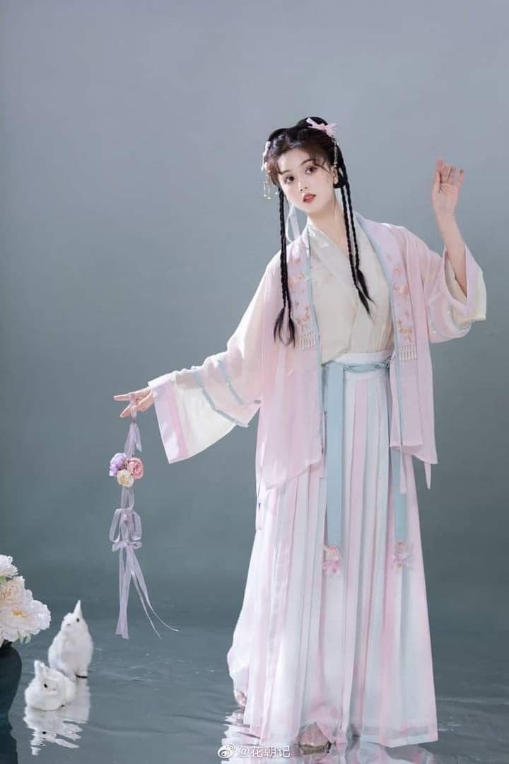 Ancient Charm of Hanfu Umbrellas:A Journey into Traditional Chinese Elegance Ancient Charm of Hanfu Umbrellas:A Journey into Traditional Chinese Elegance