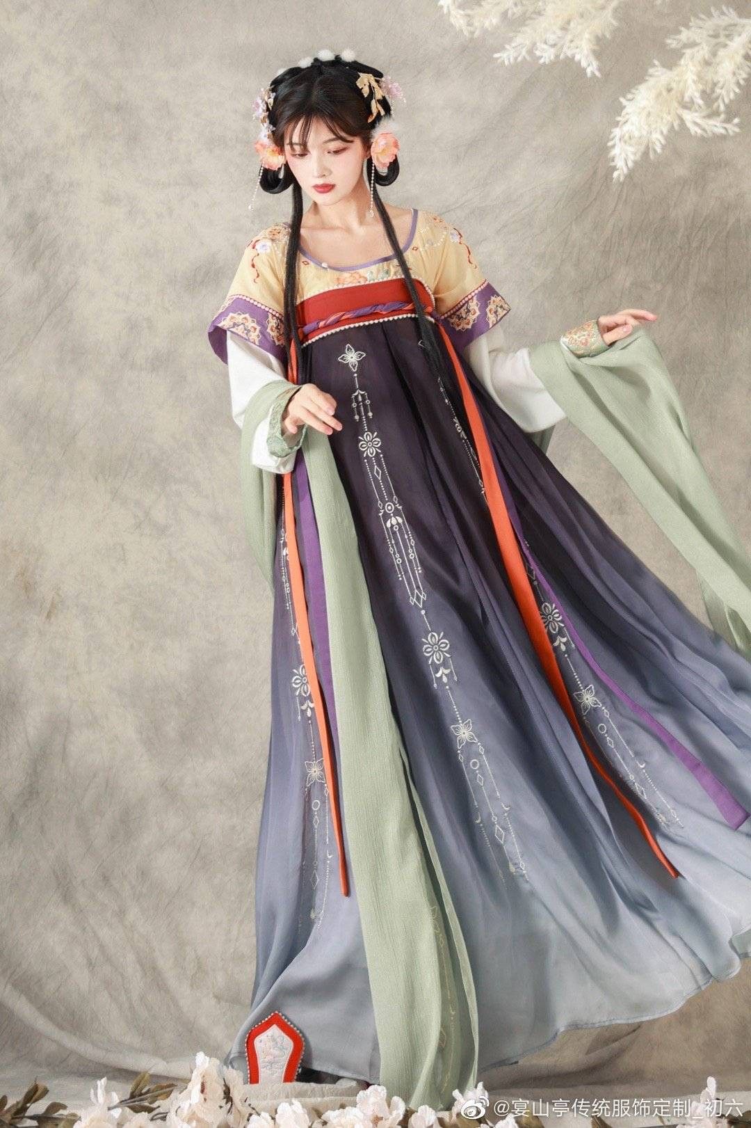 Adult Hanfu Robes:The Revival of Traditional Chinese Elegance in Modern Times