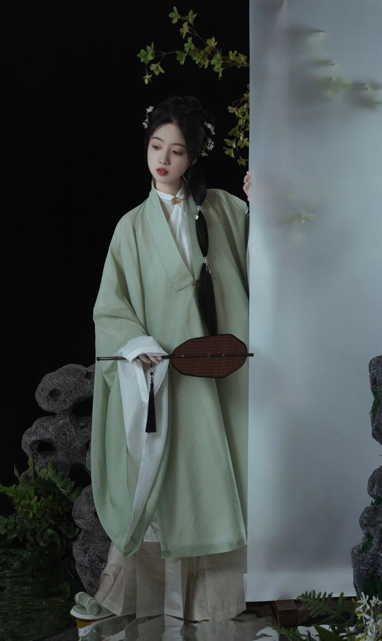 The Splendor of Red-Over-Green Hanfu:A Journey into Traditional Chinese Clothing