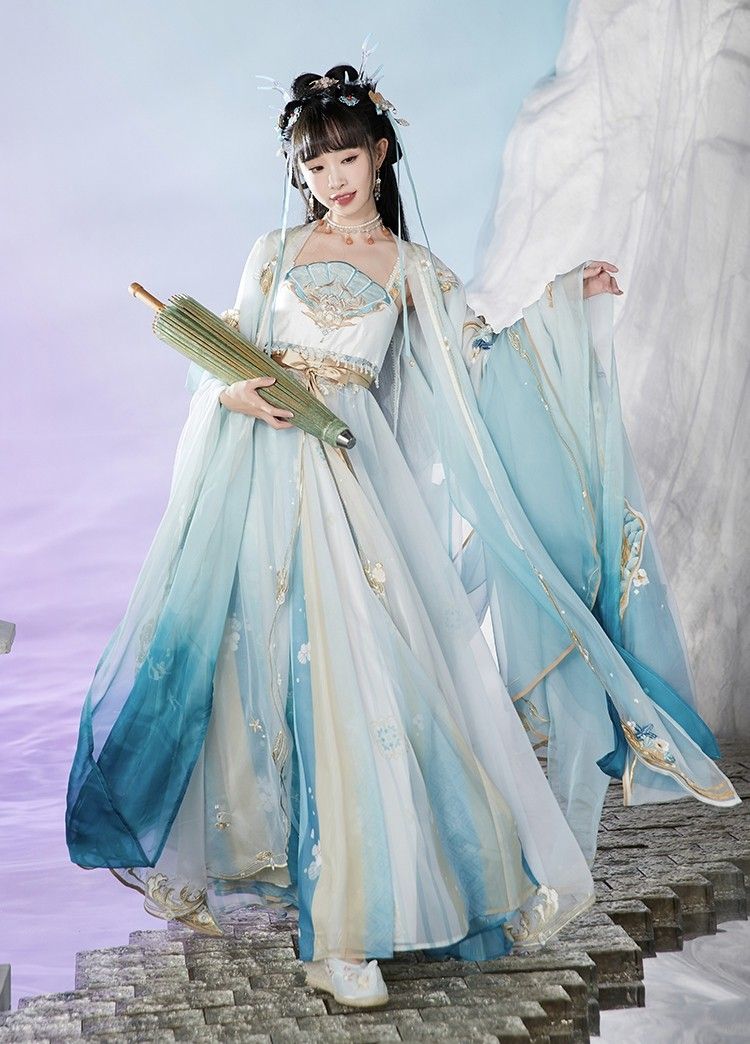 Childrens Hanfu Fashion:The Charm of White Pants