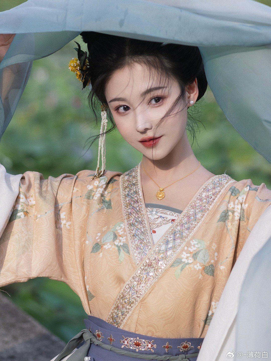 Elegant Women in White Short-sleeved Cheongsam-style Dress