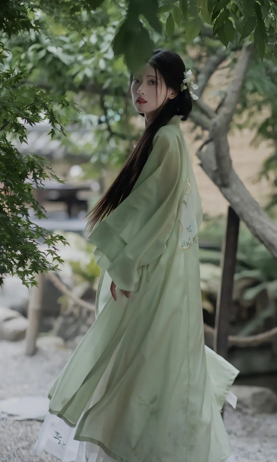 Styling the Traditional Chinese Ma-Faced Skirt for a Slim Look for Petite Figures