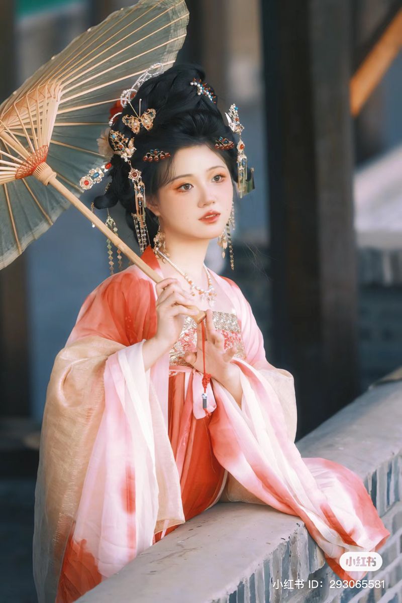 Autumn Girls Traditional Chinese-Style Hanfu Fashion Set Autumn Girls Traditional Chinese-Style Hanfu Fashion Set
