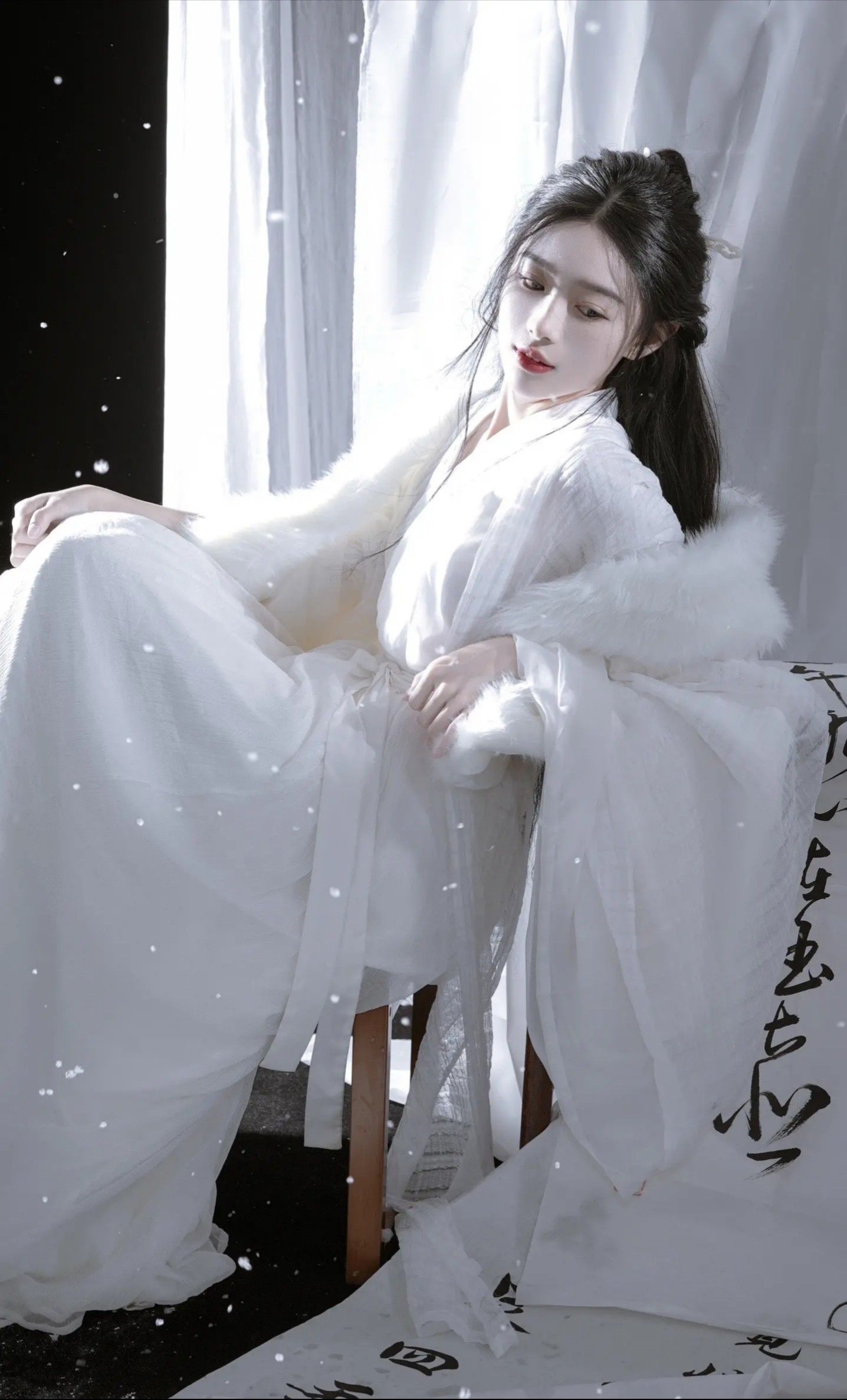Embracing Modernity in a Silver Revamped Cheongsam Embracing Modernity in a Silver Revamped Cheongsam
