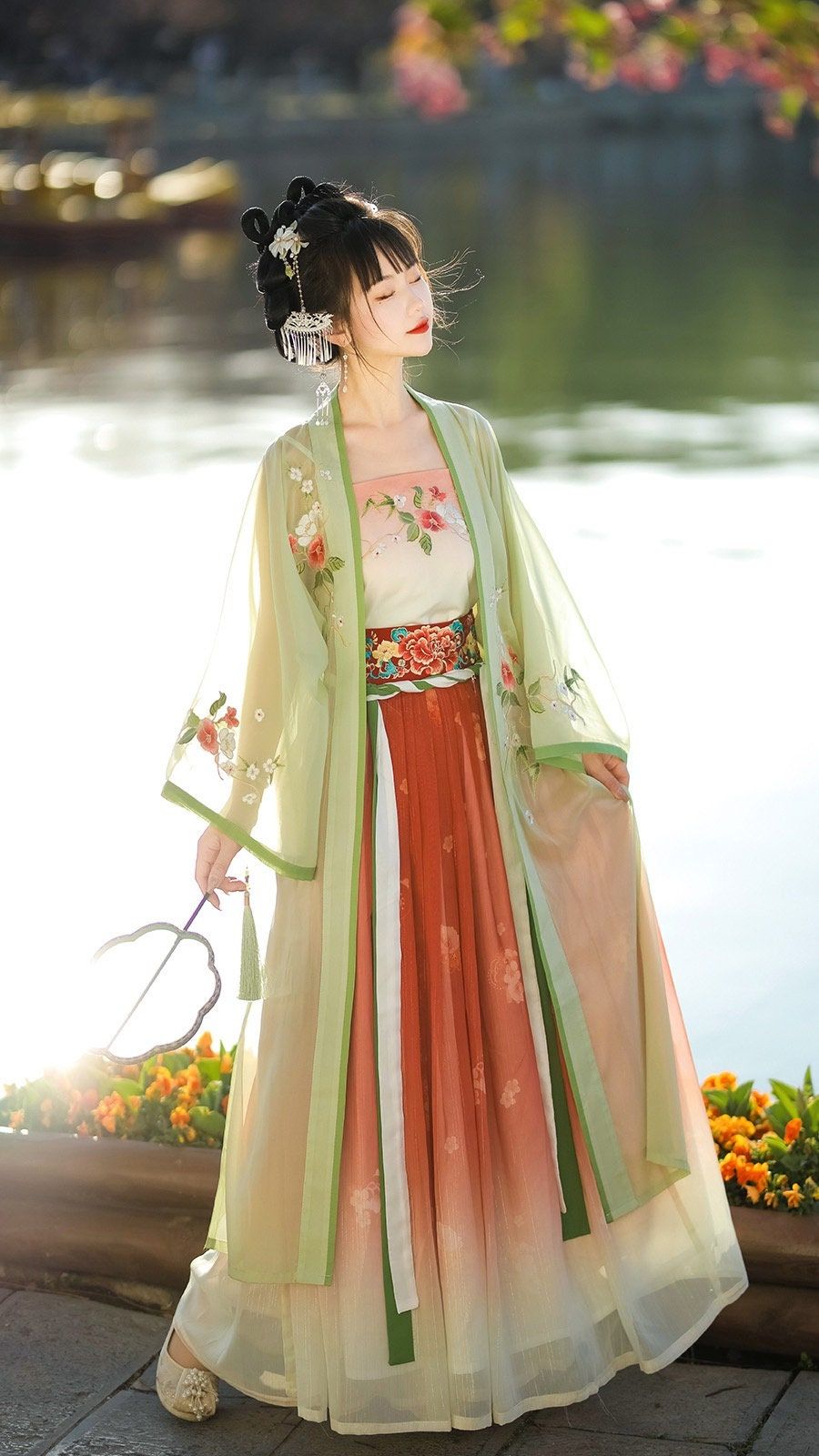 The Journey of a Primary School Girl into the World of Hanfu 汉服小学生的探索之旅) The Journey of a Primary School Girl into the World of Hanfu 汉服小学生的探索之旅)