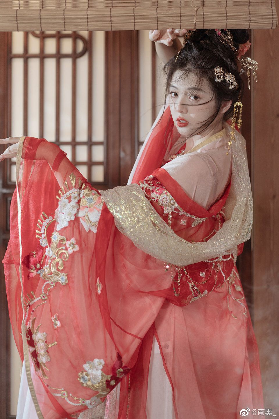 Rebel Chic:The Evolution of Cheongsam in Modern Fashion Rebel Chic:The Evolution of Cheongsam in Modern Fashion