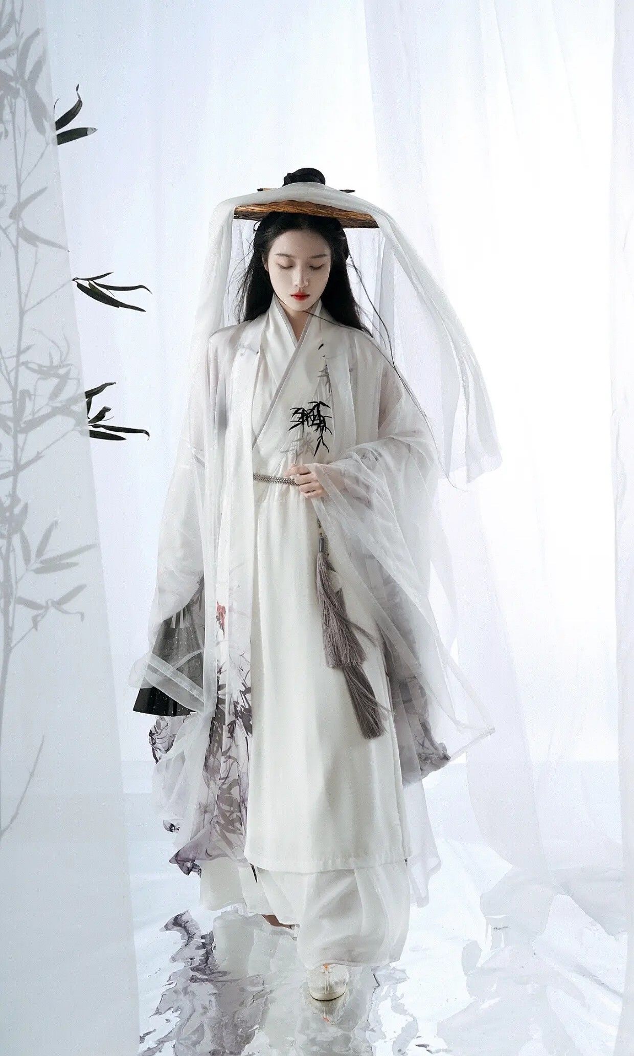 The Origin and Evolution of Hezi Skirt in Hanfu Fashion The Origin and Evolution of Hezi Skirt in Hanfu Fashion
