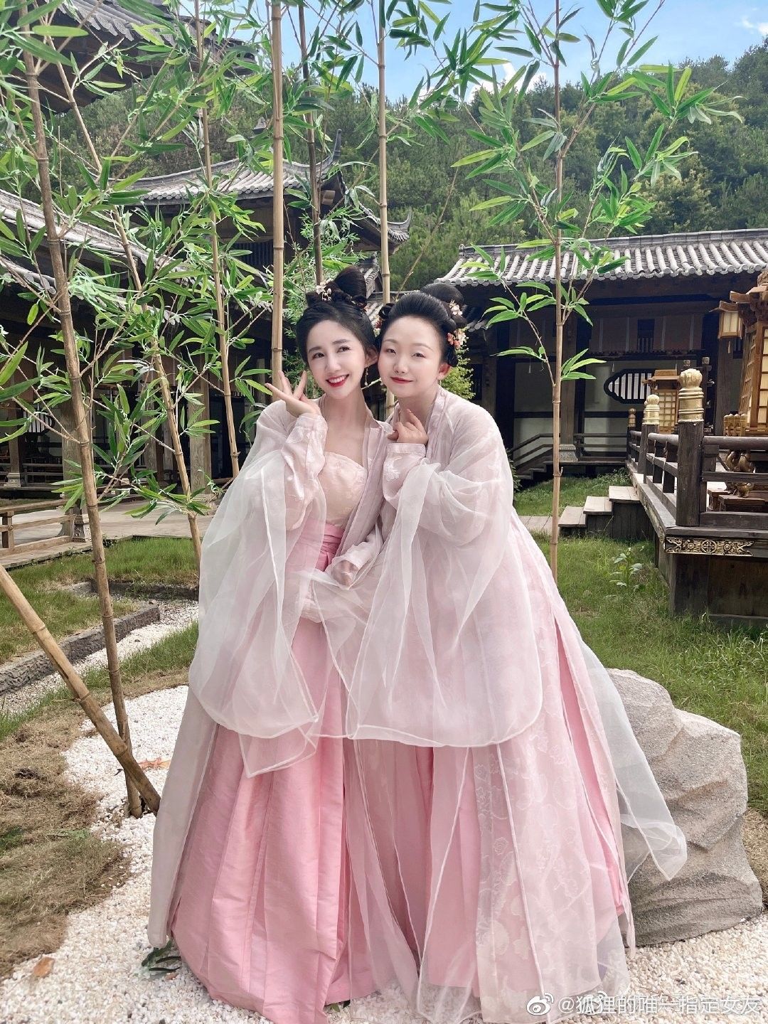 The Enchanting Beauty of Ancient Chinese Flower Headdresses The Enchanting Beauty of Ancient Chinese Flower Headdresses