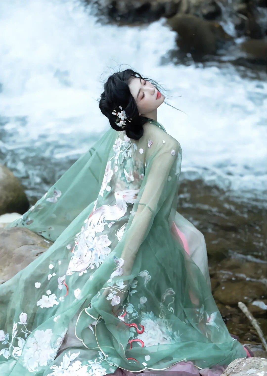 Elegant Hanfu for Women:The Revival of Traditional Chinese Adult Apparel Elegant Hanfu for Women:The Revival of Traditional Chinese Adult Apparel