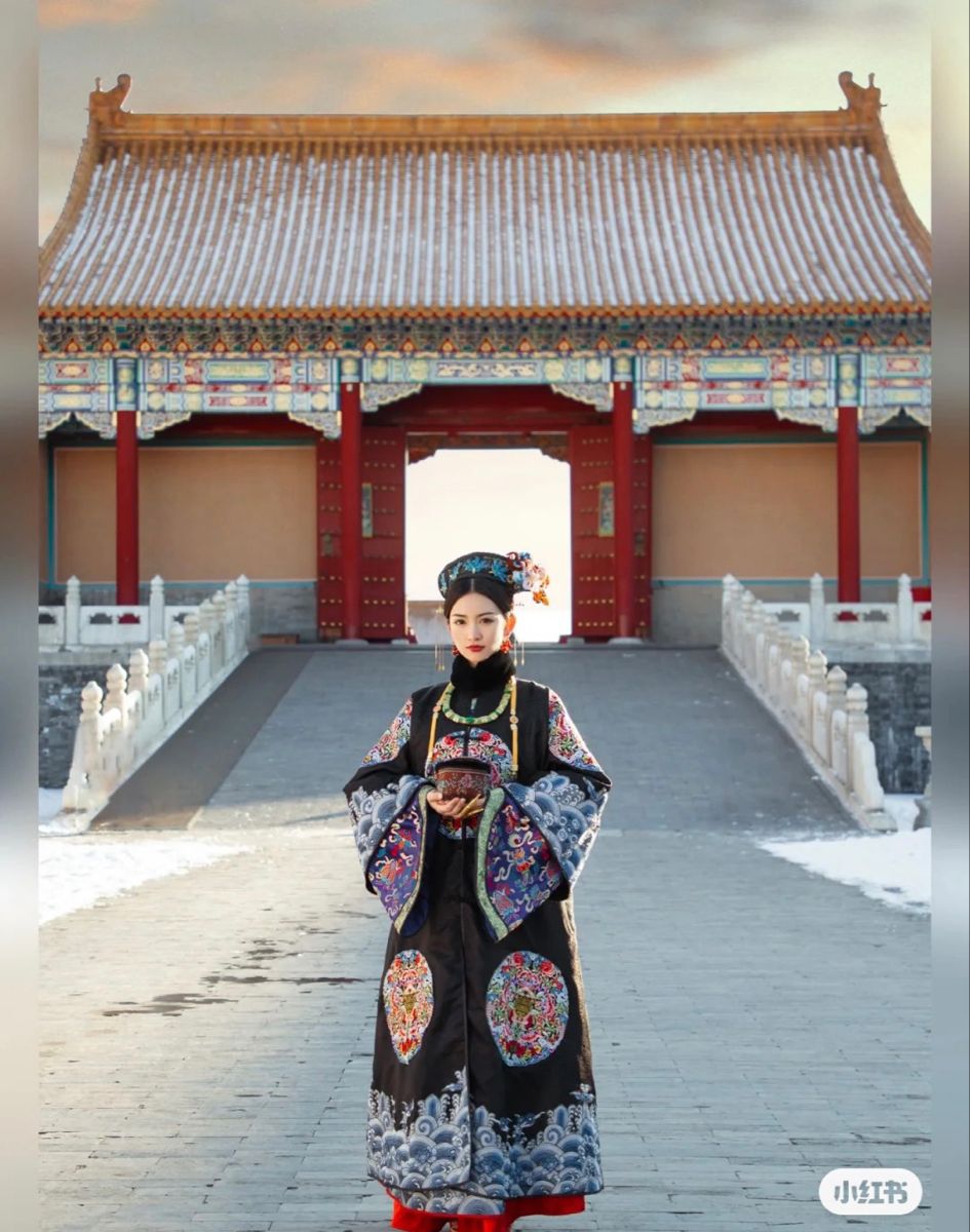 Maternal and Child Harmony in Traditional Hanfu Fashion:A Journey in Cultural Unity Maternal and Child Harmony in Traditional Hanfu Fashion:A Journey in Cultural Unity