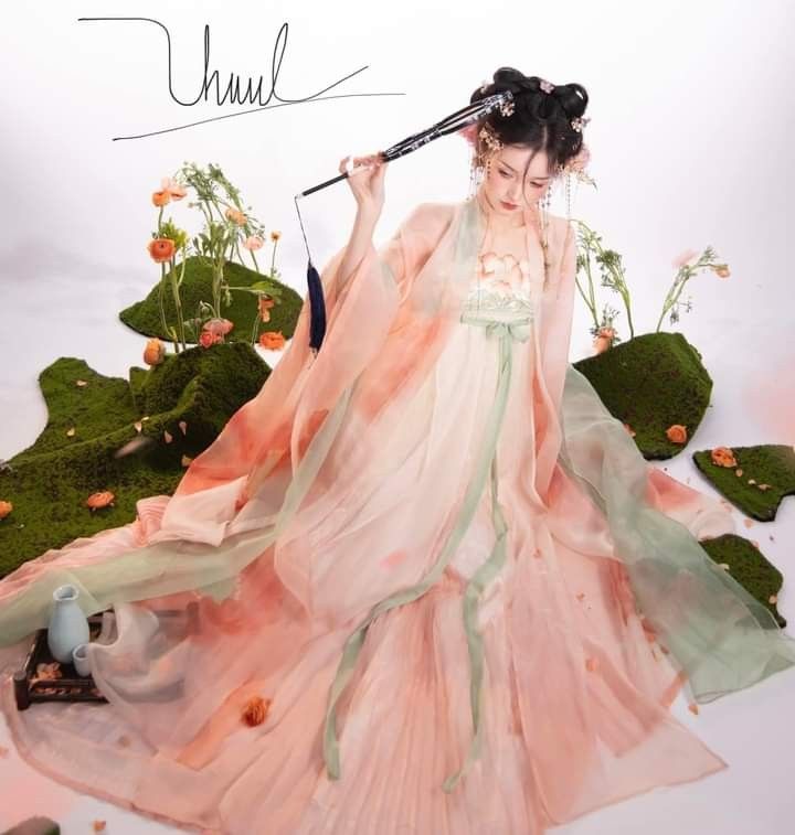 Short-Style Ink Green Cheongsam:A Blend of Tradition and Modernity