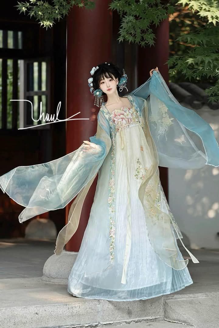 The Elegance of Long-Style Silk Velvet Cheongsam:A Cultural Journey The Elegance of Long-Style Silk Velvet Cheongsam:A Cultural Journey