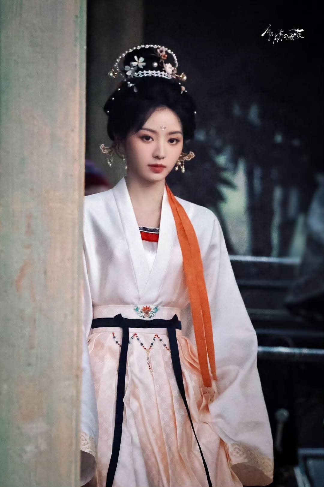 Embracing the New Sino-Style:Silk Reimagined in the Modern Cheongsam