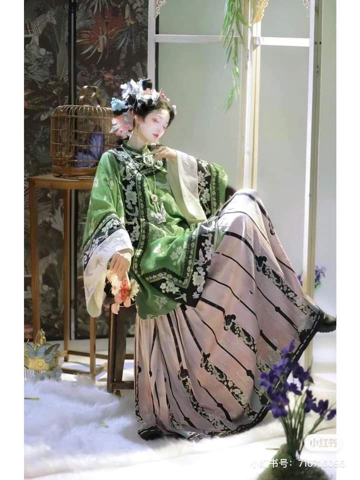 The Enchanting Beauty of Hanfu Fairy Princess in Her Ethereal Dress The Enchanting Beauty of Hanfu Fairy Princess in Her Ethereal Dress