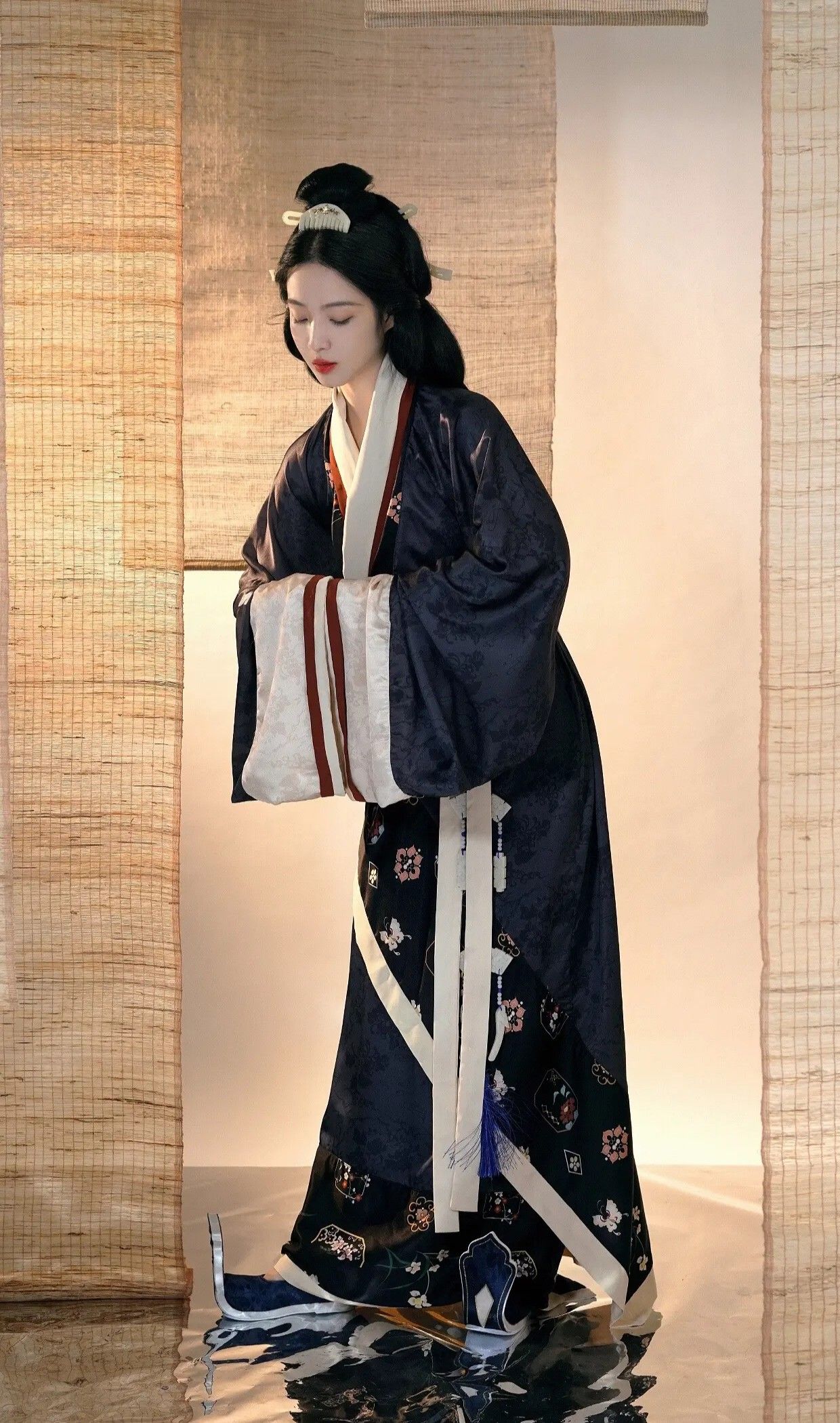 Exploring Wang Yimengs Hanfu Fashion:A Cultural Journey into Traditional Chinese Elegance Exploring Wang Yimengs Hanfu Fashion:A Cultural Journey into Traditional Chinese Elegance