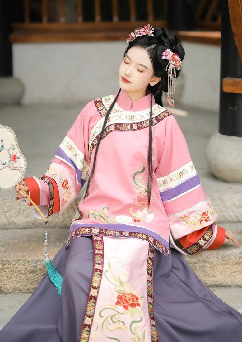 The Elegance of Hanfu:A Closer Look at White Intersection-Collar Clothing The Elegance of Hanfu:A Closer Look at White Intersection-Collar Clothing