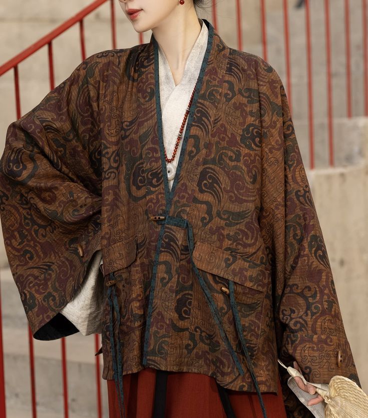 Winter Elegance in Ancient Hanfu:A Girls Guide to Wearing Traditional Chinese Costumes Winter Elegance in Ancient Hanfu:A Girls Guide to Wearing Traditional Chinese Costumes