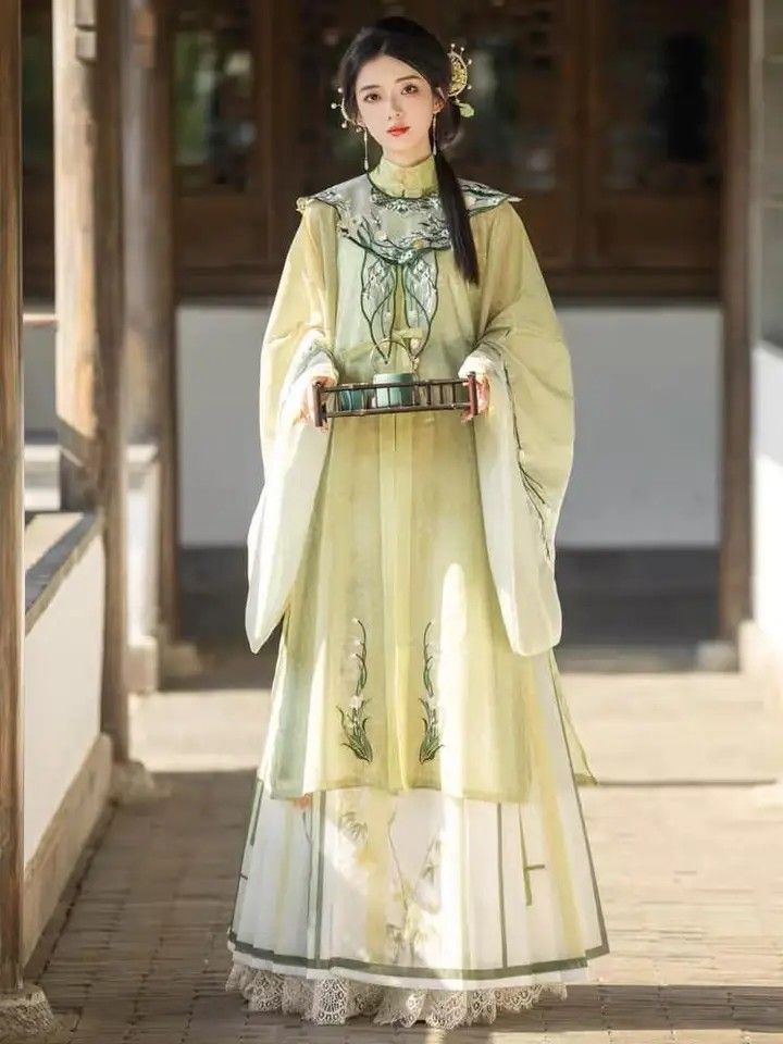 Embracing the Spring:The Revival of Cheongsam Dress for Modern Women Embracing the Spring:The Revival of Cheongsam Dress for Modern Women