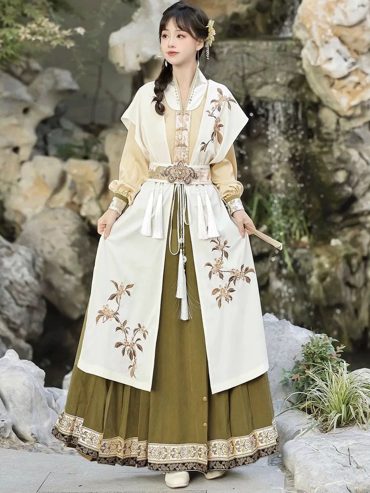 Cheongsam Women:Embracing Traditional Chinese Style in the Republic Era Cheongsam Women:Embracing Traditional Chinese Style in the Republic Era