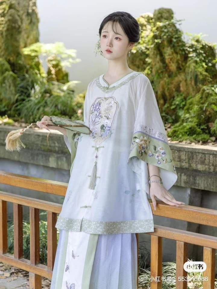 The Fabric of Hanfu:Exploring the Textures and Materials of Traditional Chinese Clothing The Fabric of Hanfu:Exploring the Textures and Materials of Traditional Chinese Clothing