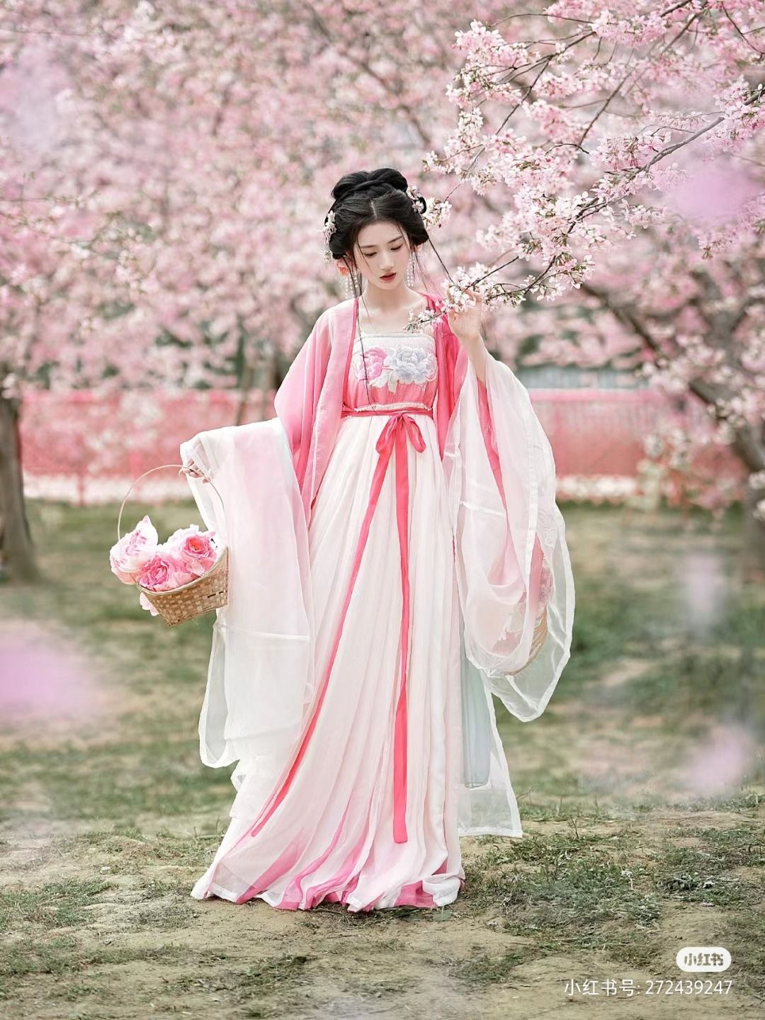 Splendid and Unique New Chinese-Style Cheongsam:A Blend of Tradition and Modernity Splendid and Unique New Chinese-Style Cheongsam:A Blend of Tradition and Modernity