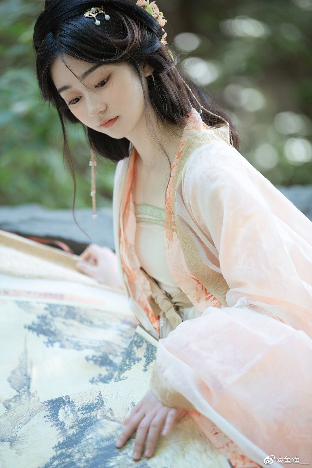 The Charm of Miniature Maomin Qun in Guangzhous Shisanxing Fashion The Charm of Miniature Maomin Qun in Guangzhous Shisanxing Fashion