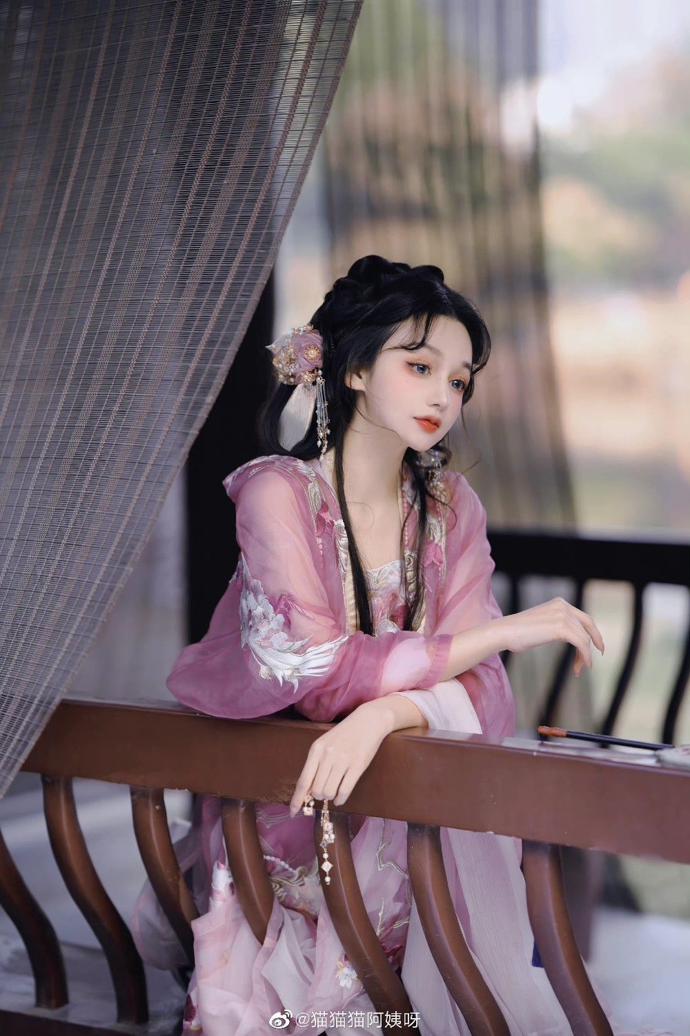 Vintage Charm of Cheongsam and Shawls:Summer Retro of Old Shanghais Fashion Vintage Charm of Cheongsam and Shawls:Summer Retro of Old Shanghais Fashion