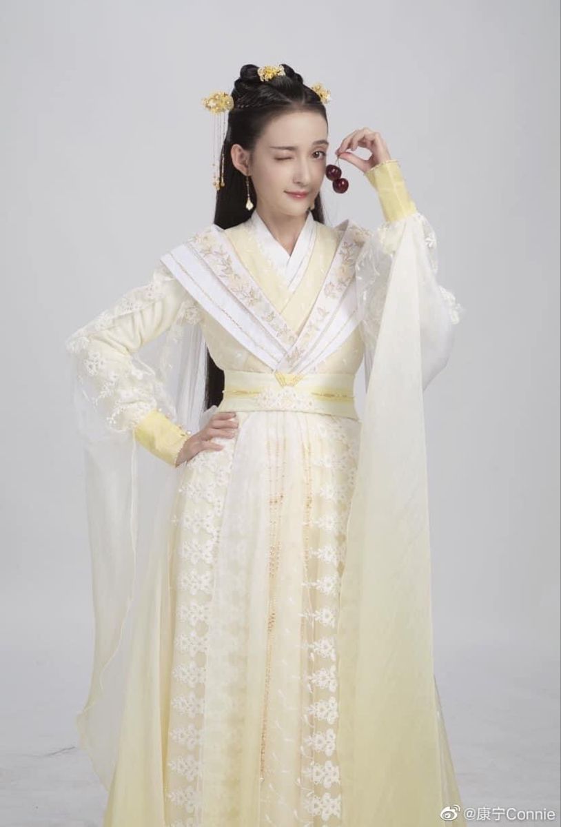 Ancient Elegance:The Charm of Hanfu Style Dress with a Skirt Ancient Elegance:The Charm of Hanfu Style Dress with a Skirt