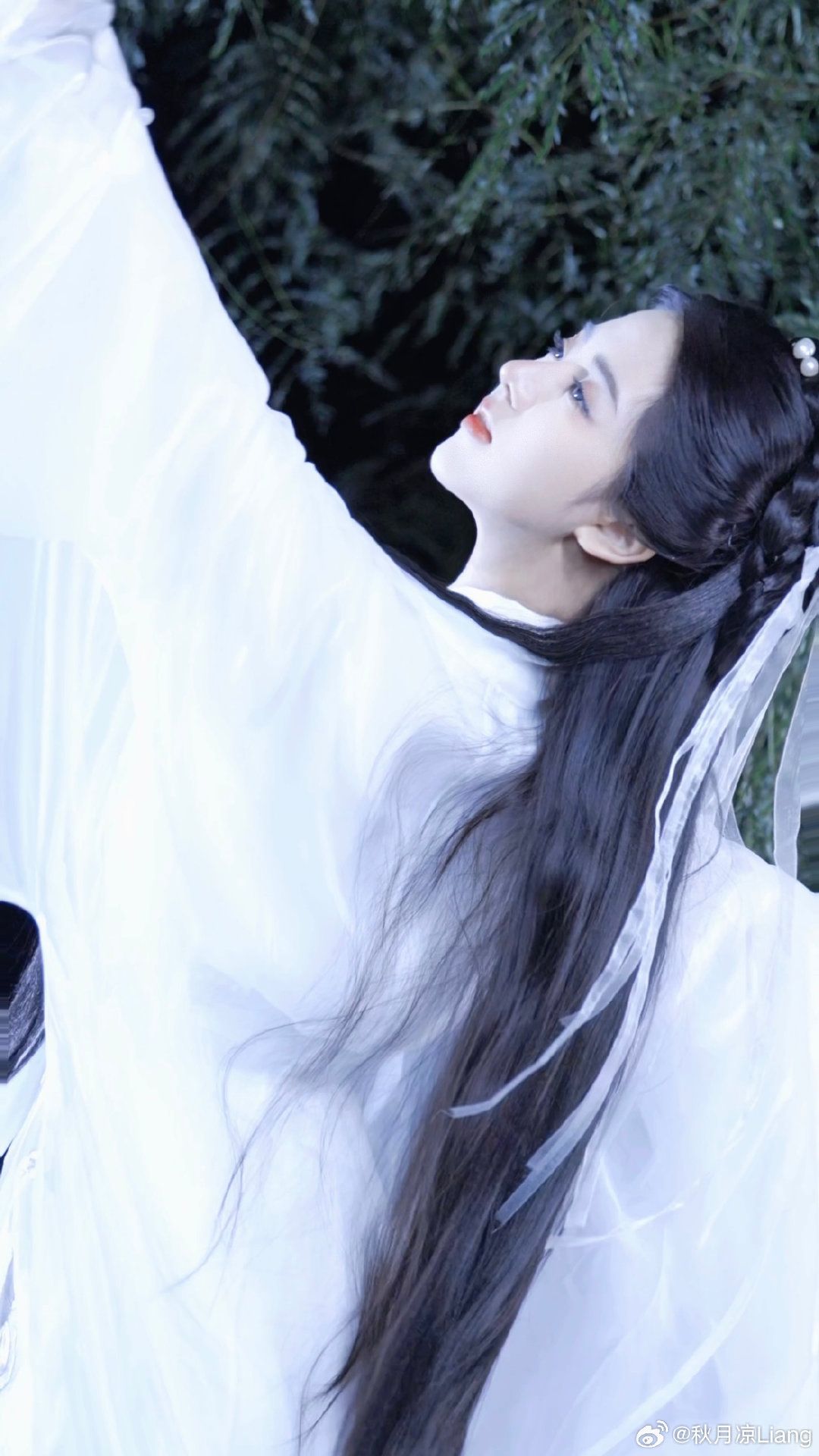 The Splendor of White Hanfu Cape and斗篷 in Modern Times The Splendor of White Hanfu Cape and斗篷 in Modern Times