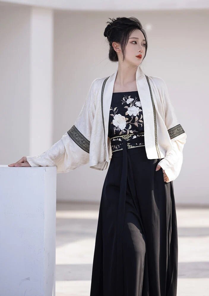 The Enchanting World of Hanfu Traditional Costumes for Elementary School Girls The Enchanting World of Hanfu Traditional Costumes for Elementary School Girls