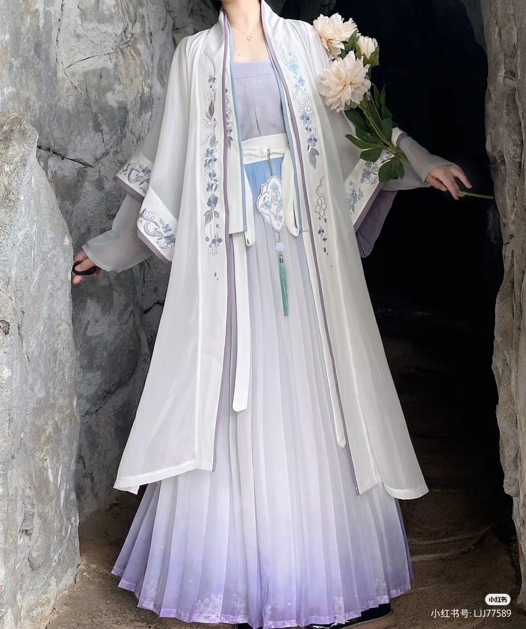 Elegant Silk Cheongsam Skirts in Hangzhou:A Luxury Fashion Statement Elegant Silk Cheongsam Skirts in Hangzhou:A Luxury Fashion Statement