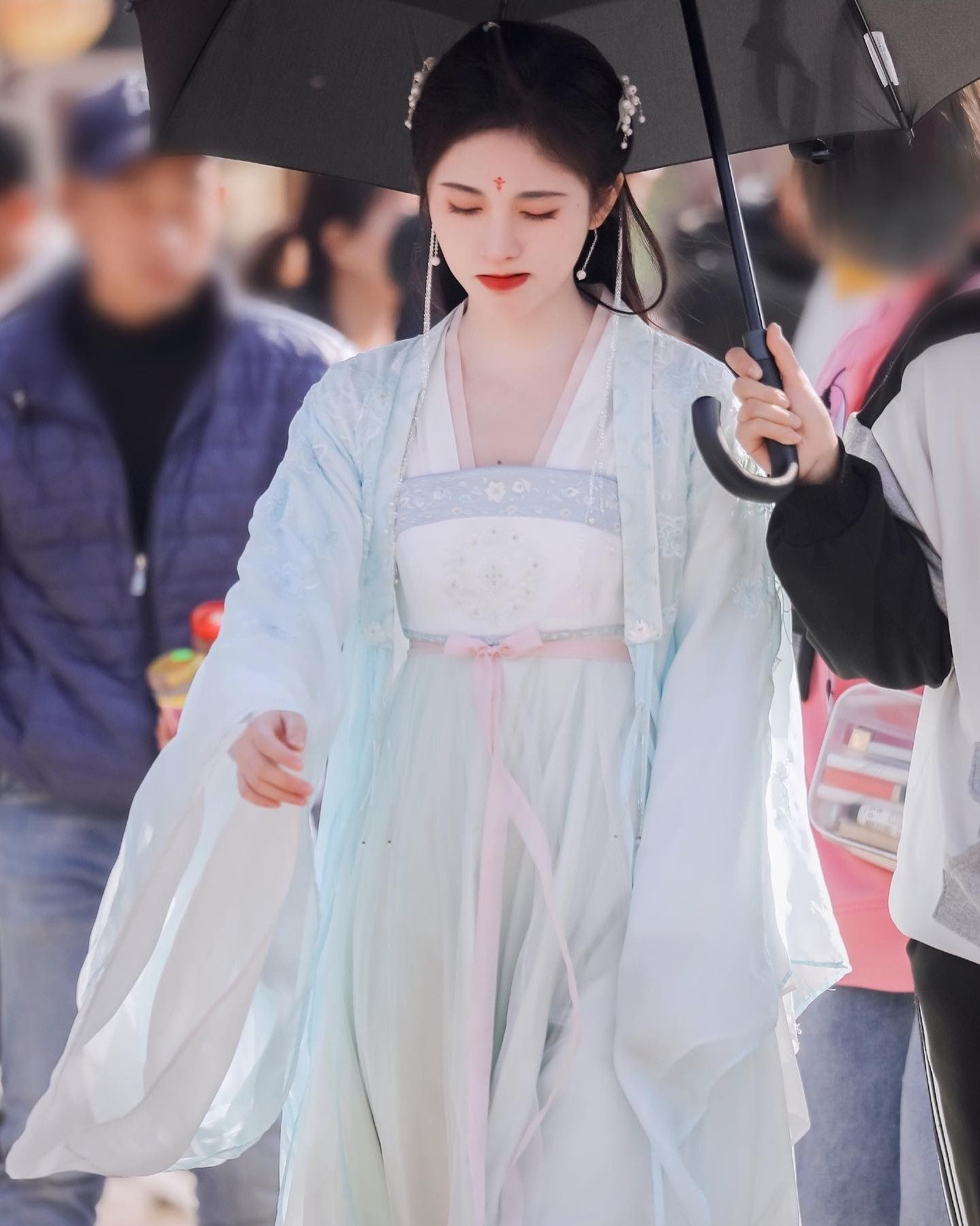 The Splendor of Spring in Hanfu:The Story of Anhua Chunhanfu