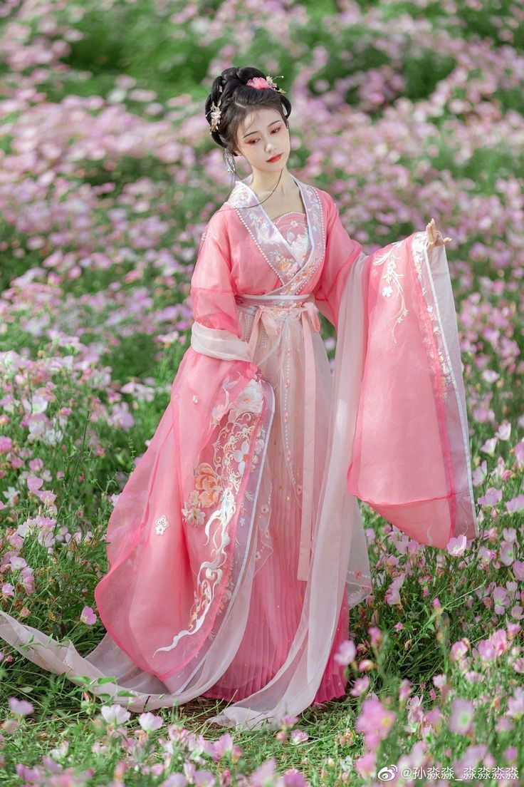 The Cultural Significance of Horseface Skirt with Dragon Patterns in Chinese Traditional Clothing The Cultural Significance of Horseface Skirt with Dragon Patterns in Chinese Traditional Clothing
