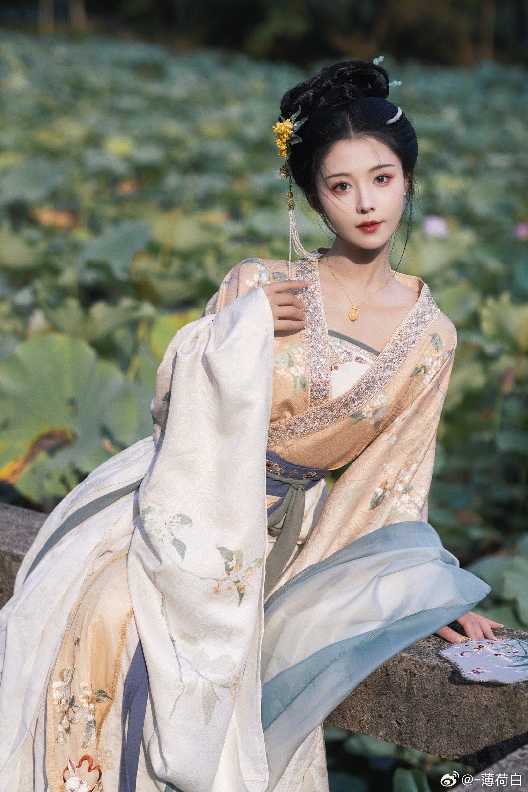 Ming-Style Hanfu Fashion in Zhongling Chronicle:Embracing Traditional Elegance