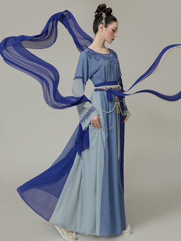 The Elegance of Qiyi Hanfu:The Fish-Tail Cheongsam The Elegance of Qiyi Hanfu:The Fish-Tail Cheongsam