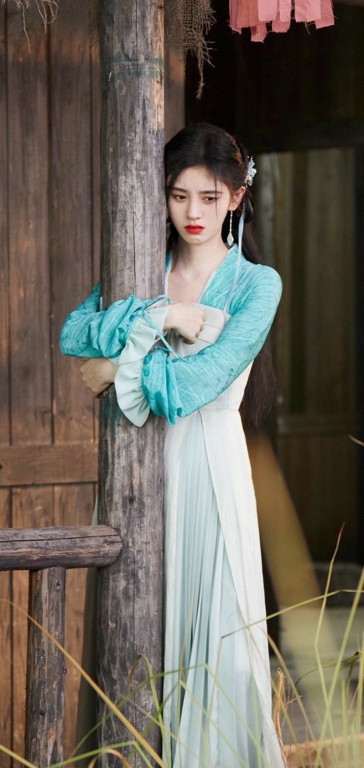 The Evolution of Traditional Hanfu Headwear for Young Girls:A Cultural Journey The Evolution of Traditional Hanfu Headwear for Young Girls:A Cultural Journey