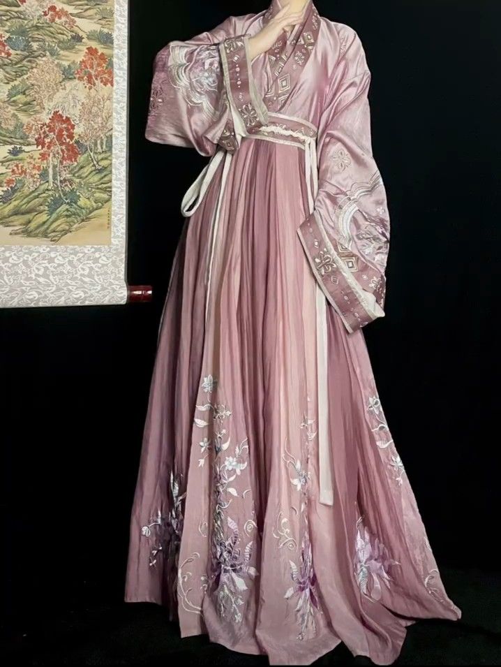 Exploring the Elegance of Zixuan-Style Hanfu:A Journey into Traditional Chinese Beauty