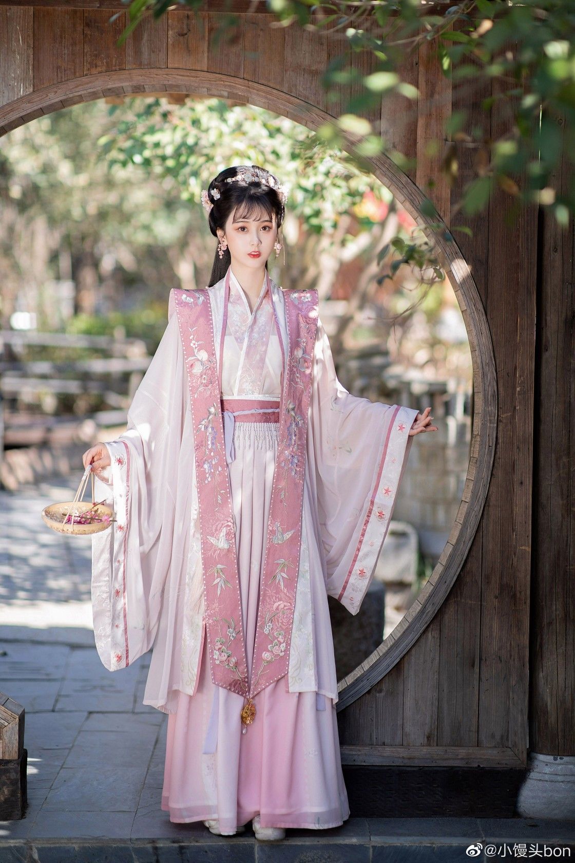 Ancient Elegance for Girls:New Years Traditional Costume Ancient Elegance for Girls:New Years Traditional Costume