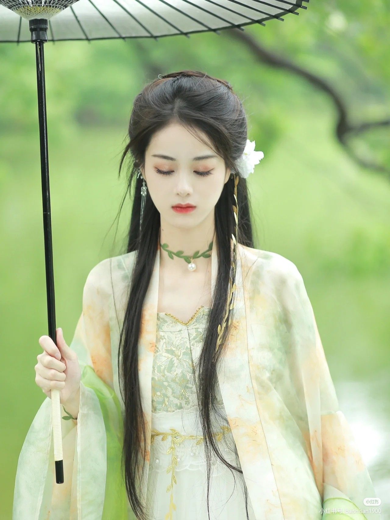 The Vibrant Red Horseface Skirt:A Cultural Icon of Traditional Chinese Elegance The Vibrant Red Horseface Skirt:A Cultural Icon of Traditional Chinese Elegance