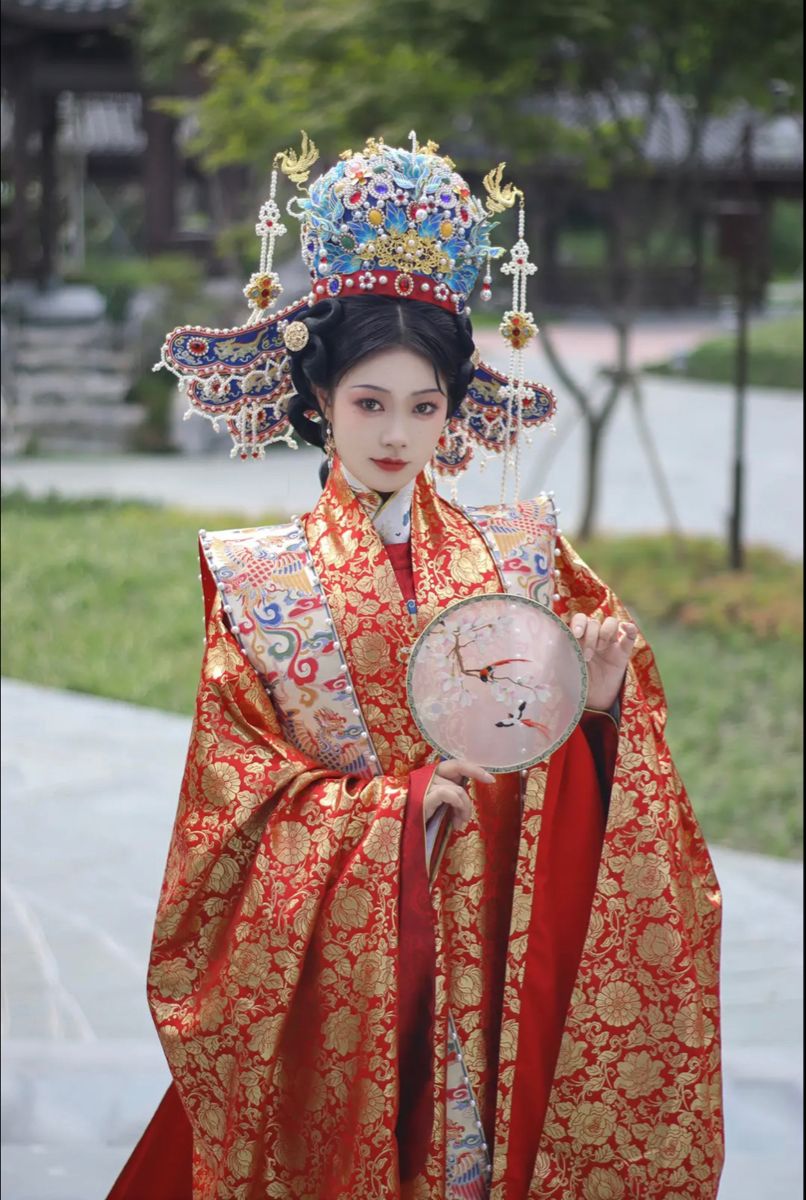 The Splendor of Ming-Style Hanfu Wedding Gowns:The Flower-Marrying Tradition The Splendor of Ming-Style Hanfu Wedding Gowns:The Flower-Marrying Tradition