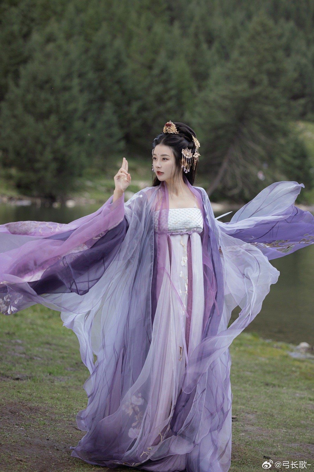 Embracing the Past:Girls Hanfu Headwear and its Evolution in Modern Times Embracing the Past:Girls Hanfu Headwear and its Evolution in Modern Times