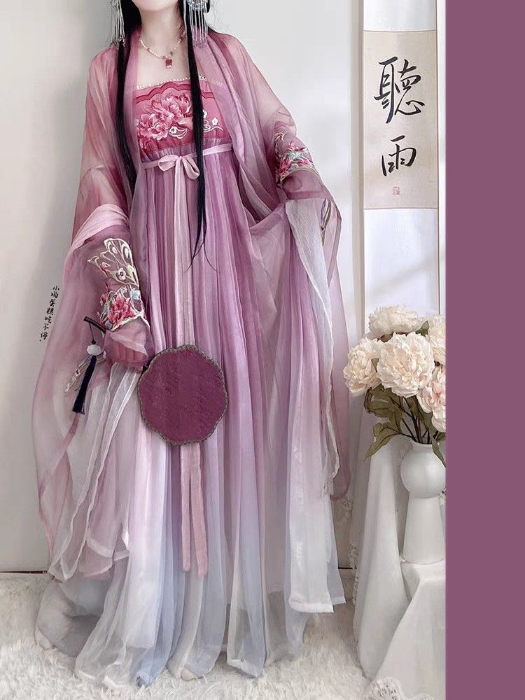 The Enigma of the Tight-fitting White Cheongsam:A Cultural Icons Allure The Enigma of the Tight-fitting White Cheongsam:A Cultural Icons Allure