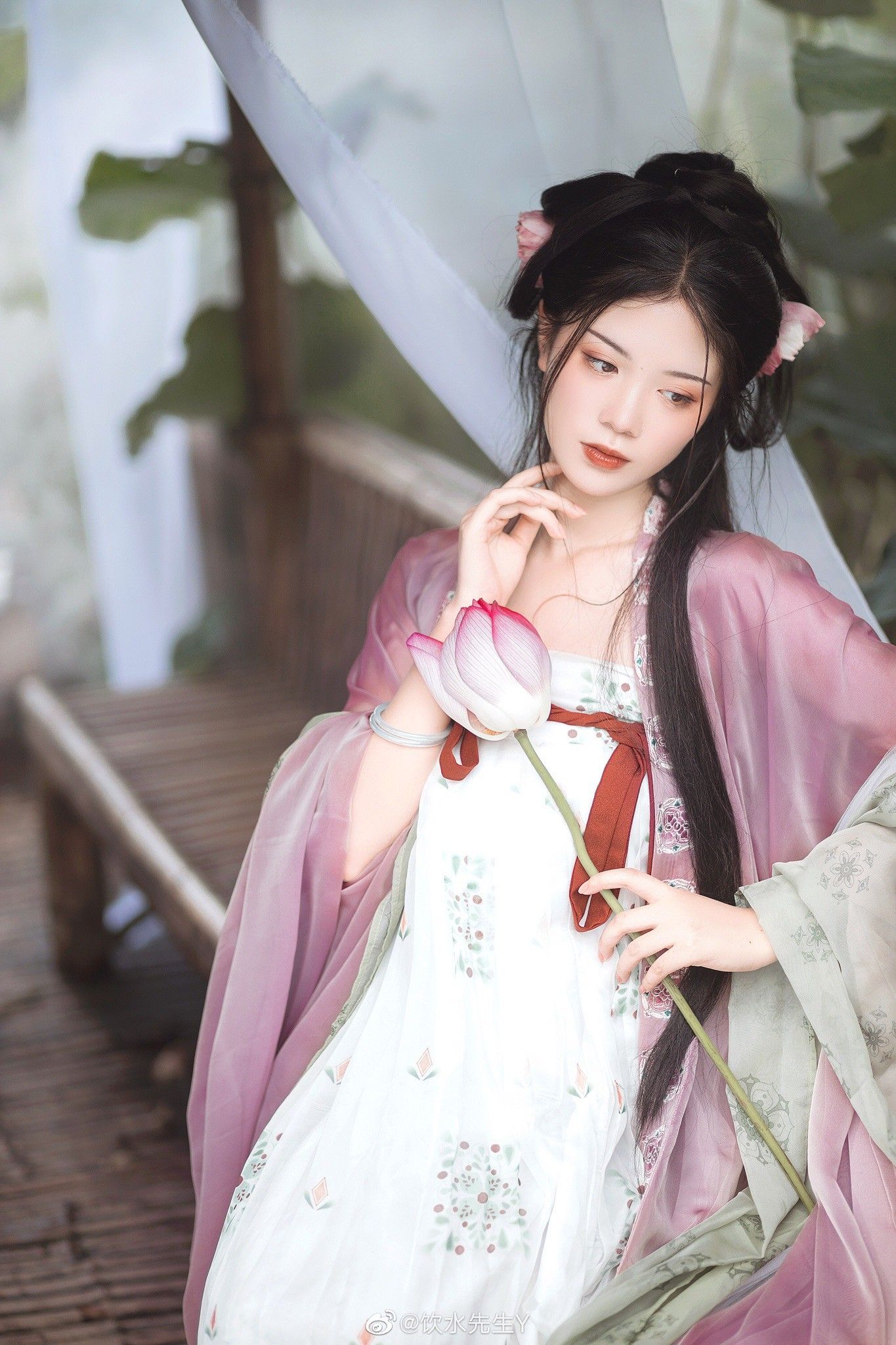 The Long Cheongsam:A Tale of Elegance and Tradition The Long Cheongsam:A Tale of Elegance and Tradition