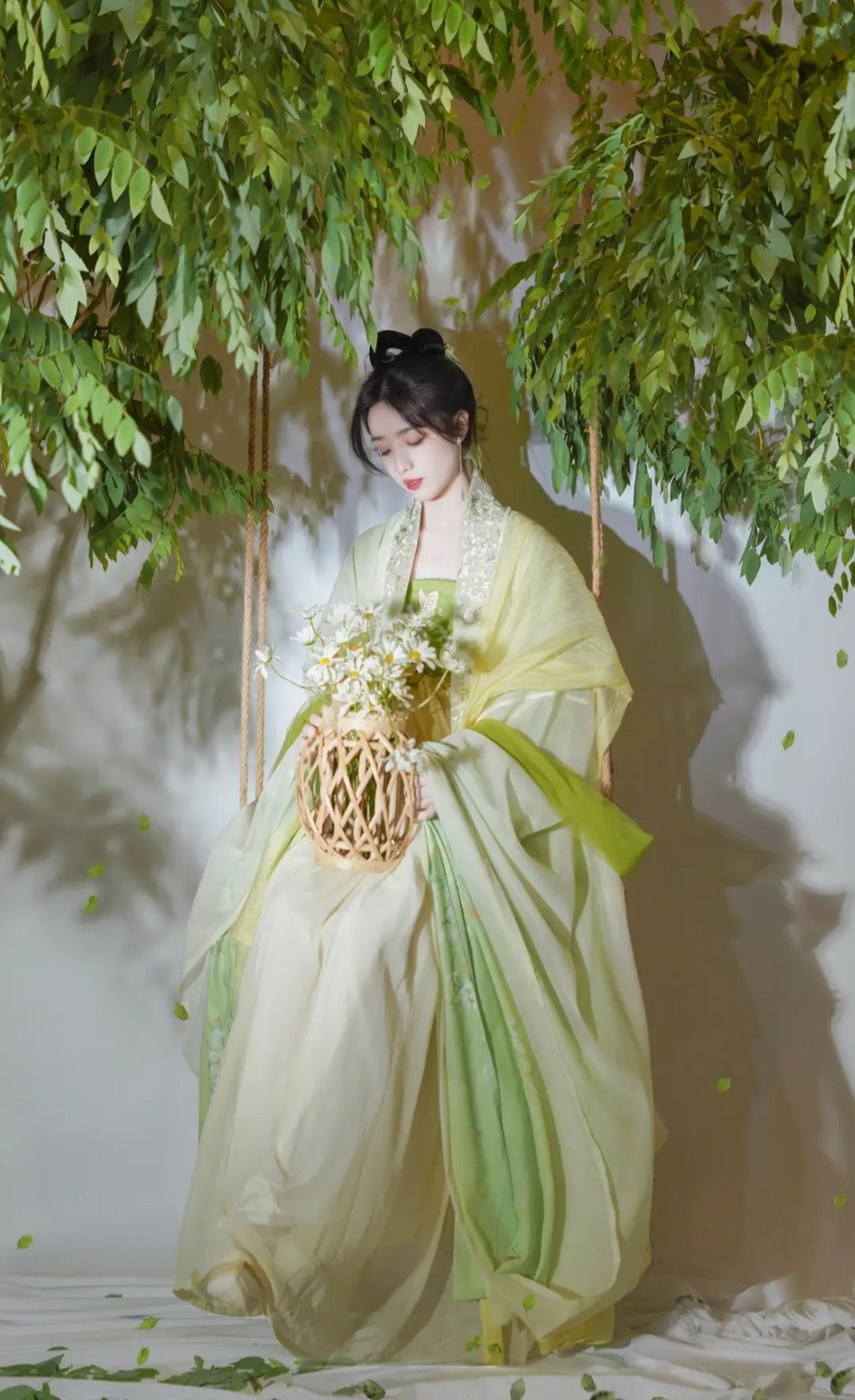 Elegant and Dignified Cheongsam in Pure Color:A Showcase of Traditional Charm Elegant and Dignified Cheongsam in Pure Color:A Showcase of Traditional Charm