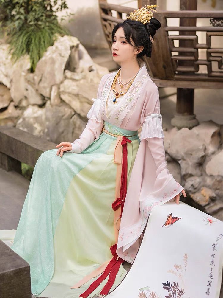 Traditional Chinese Elegance:The Rise of Tang-Style Womens Dress Qunfu Traditional Chinese Elegance:The Rise of Tang-Style Womens Dress Qunfu