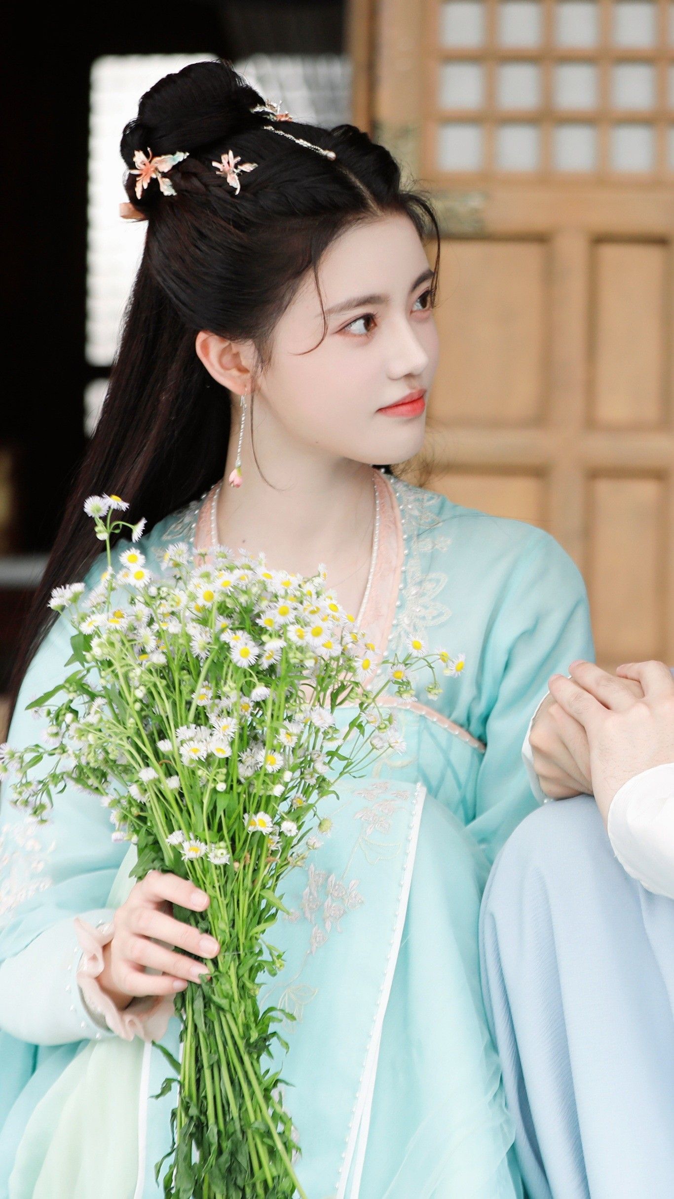 Embracing the Autumn in New Chinese-Style Cheongsam:A Blend of Tradition and Modernity Embracing the Autumn in New Chinese-Style Cheongsam:A Blend of Tradition and Modernity