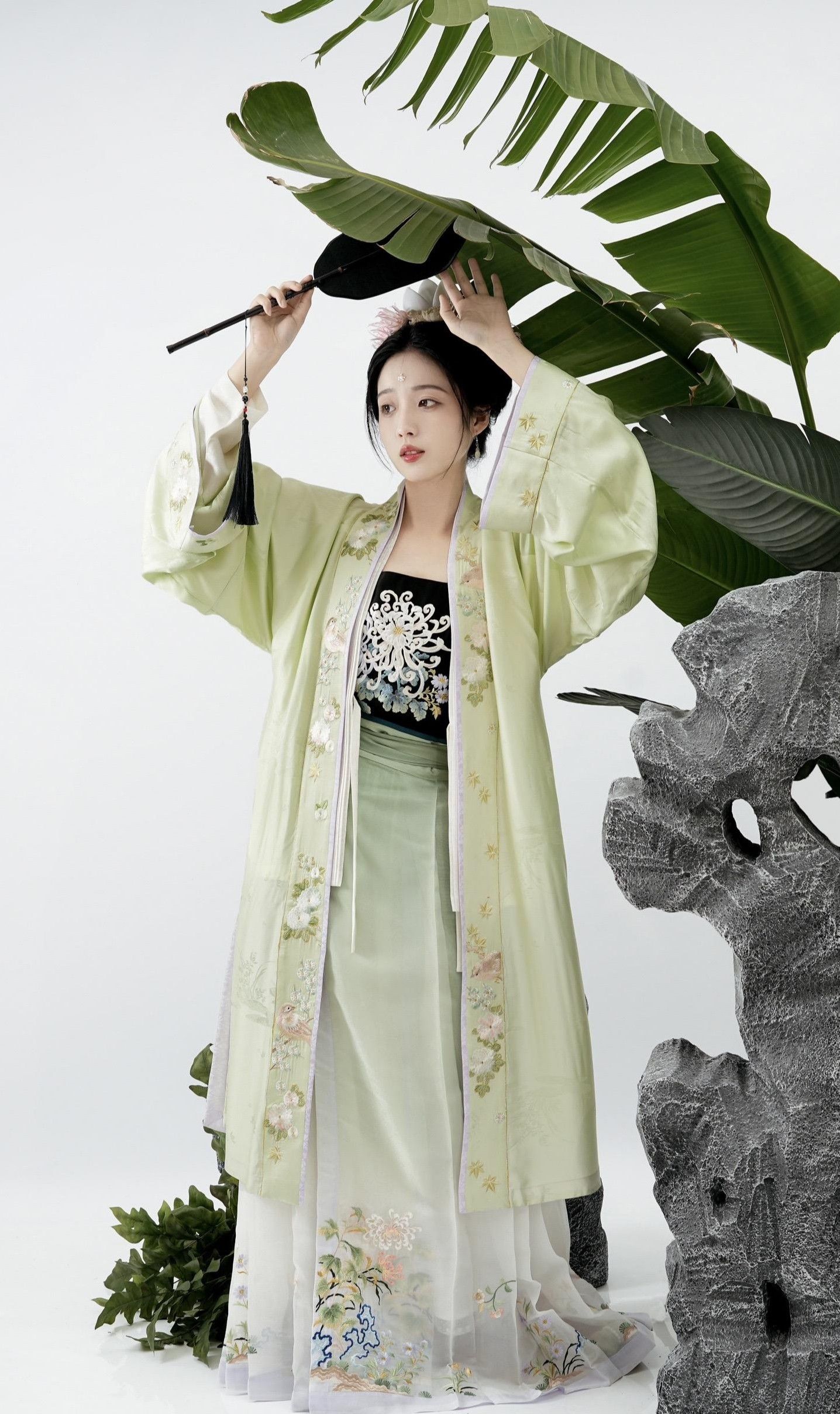 The Revival of Hanfu:Traditional Chinese Clothing in Modern Times The Revival of Hanfu:Traditional Chinese Clothing in Modern Times