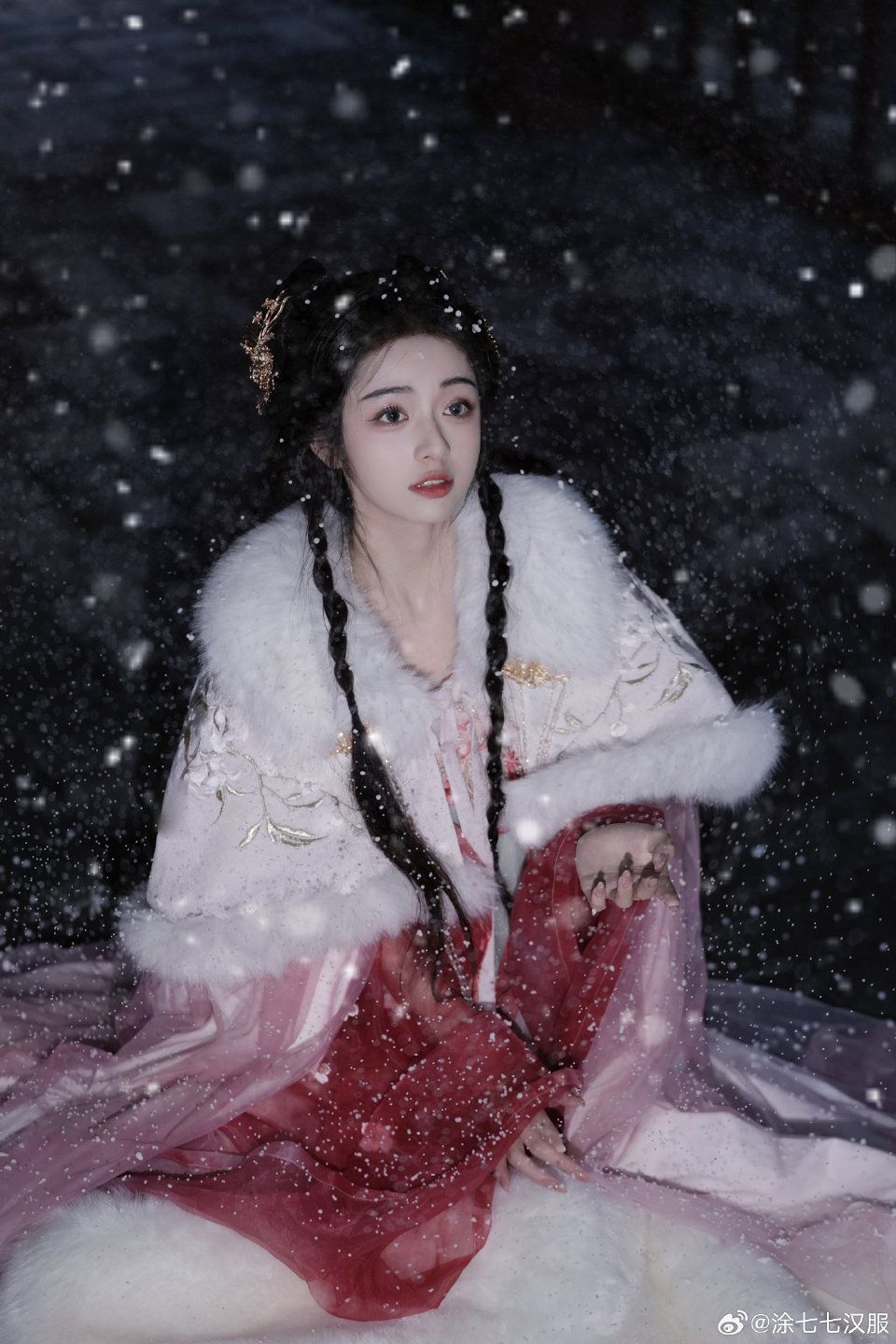 Enchanting Blue Hanfu:An Ancient Beauty in Traditional Chinese Fashion