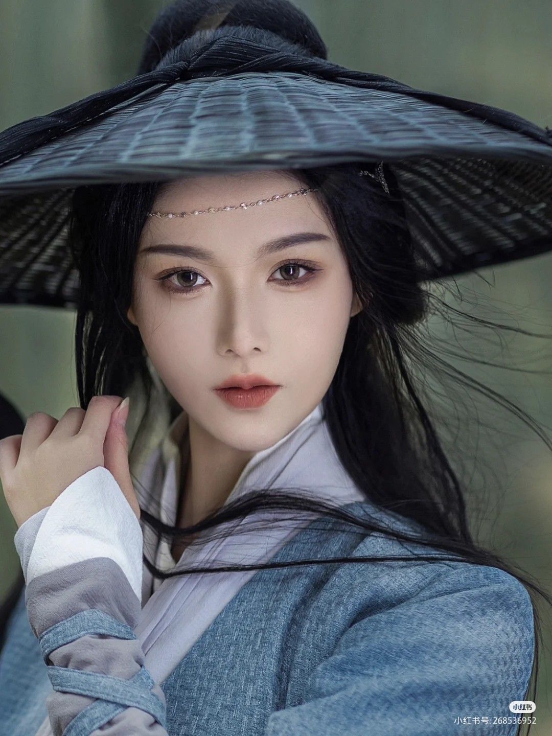 The Elegance of Skirt-Quipéwith Fringes and Cheongsam-Style Accents The Elegance of Skirt-Quipéwith Fringes and Cheongsam-Style Accents