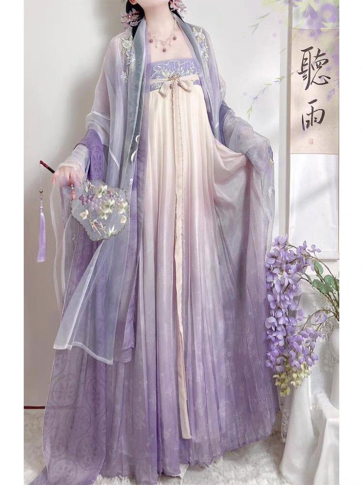 Elegant Girlhood:The Rise of Hanfu Performance Costumes for Young Girls Elegant Girlhood:The Rise of Hanfu Performance Costumes for Young Girls
